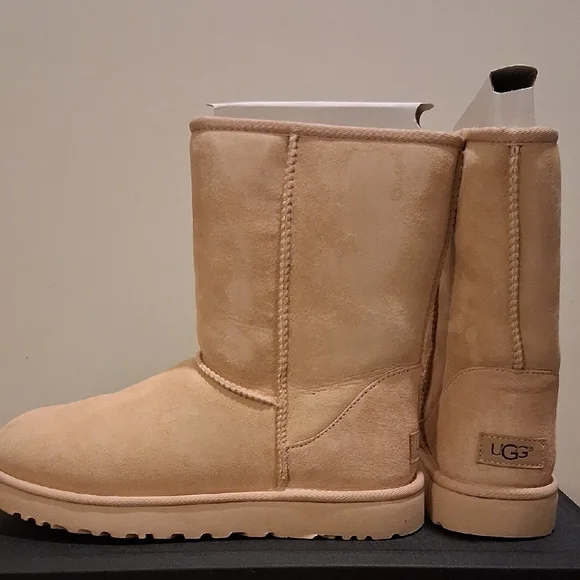 UGG Classic Short II with Amb Boots (Color: Creme) - Picture 6 of 16